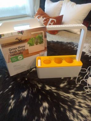 Click And Grow Smart Herb Garden