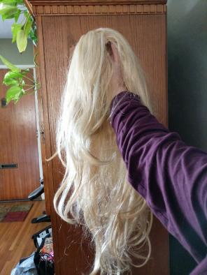 Blonde wig with bangs