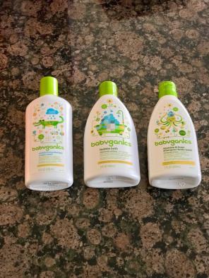 NWT Babyganics bubble bath