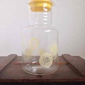 Pyrex carafe 2 quart with lid