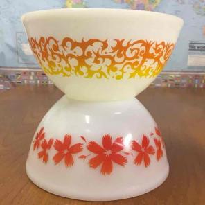 Agee pyrex Bramble & Cape Tulip bowls