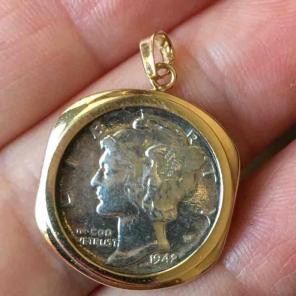 14K BEZEL SET 1942 SILVER MERCURY DIME