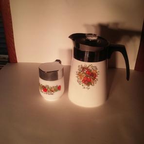 Corning ware coffee pot and creamer