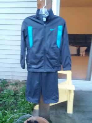 Youth medium Nike dri-fit sweatsuit