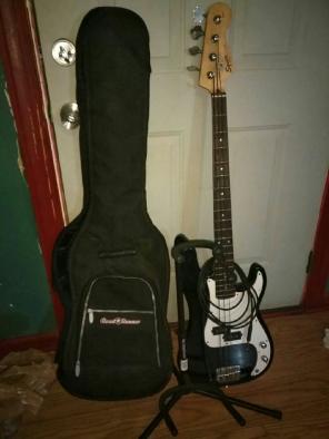 Fender Affinity series bass, case, stand