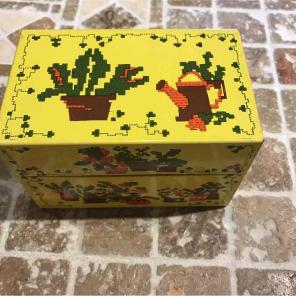 METAL RECIPE BOX ( Vintage )