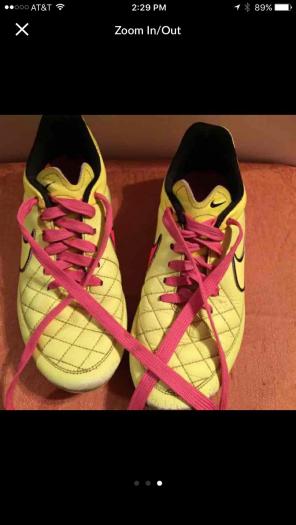 LIKE NEW NIKE GIRLS SOCCER CLEATS SZ8