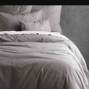 RH full/queen Duvet new