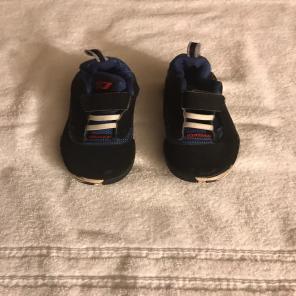 Size 9c Jordans.