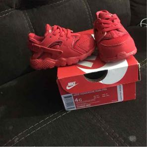 Sz 4C Red Nike Huarache Run