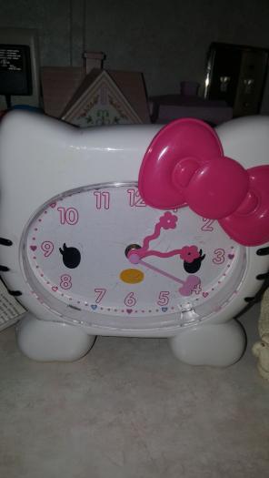 Hello Kitty clock