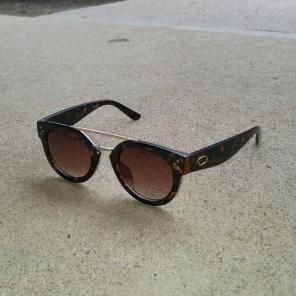 Woman's sun glasses