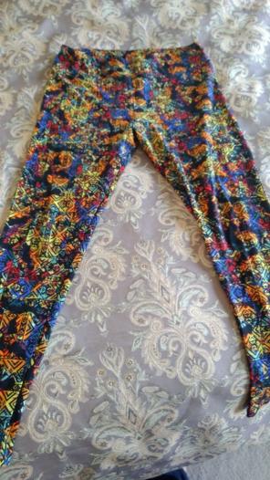 BNWT Lularoe black background leggings