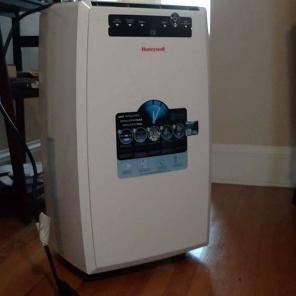 Fairly used AC Unit. Cools 450 sqrft