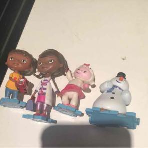 Doc Mcstuffins cake toppers