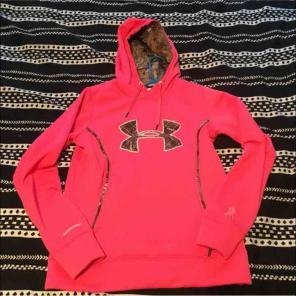 Women's camo realtree small UA hoodie