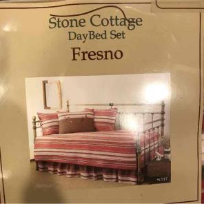 Red daybed Set. Never used. In packaging