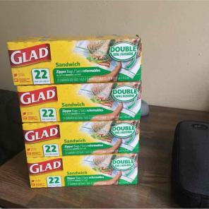 (4) GLAD sandwich bags