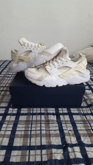 Nike Air Huarache white
