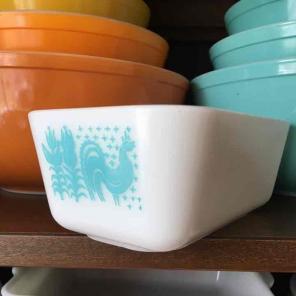 Pyrex Butterprint 502 aqua/white fridgie