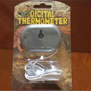 Digital thermometer for terrarium