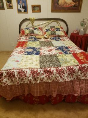 Ruffled spread and shams Full