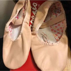 Ballet Shoes size 1m never worn