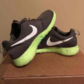 Nike Roshe run men's size 9