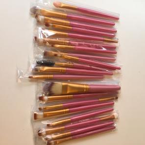 20 brushes pink