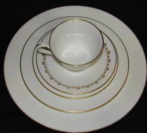 Lenox Oxford Bone China Gold Trim 5 Pc