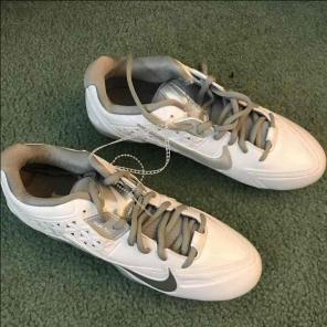 Women's lacrosse cleats