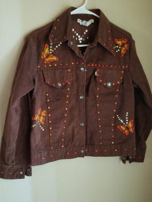 Vtg Levi's denim jacket bedazzled