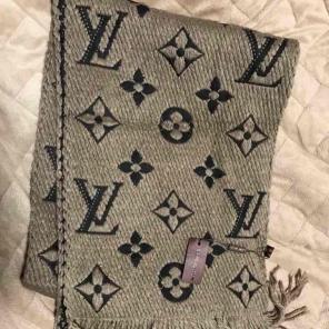 LOGOMANIA SCARF