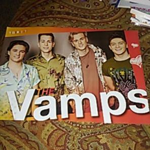 The VAMPS/The CHAINSMOKERS Centerfold!