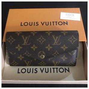 Authentic Louis Vuitton Sarah Wallet