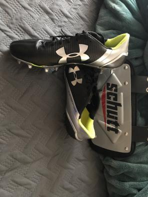 brand new cleats and comes with backplat