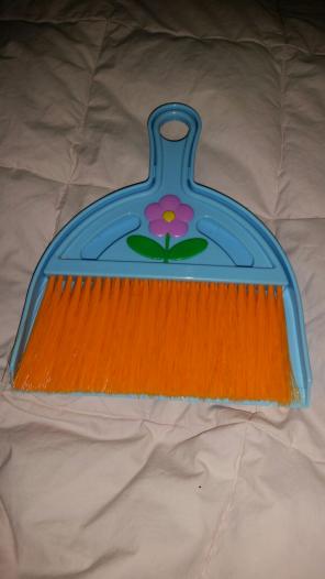 NEW MINI BROOM AND DUSTPAN SET