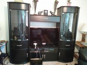 Entertainment center