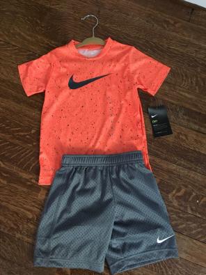 NWT Boys size 4 Nike Dri fit Set