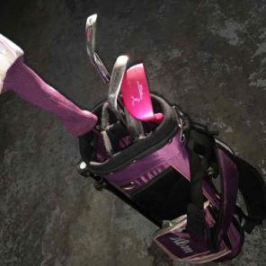 Junior girls wilsons golf bag and clubs