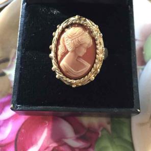 Sarah Coventry Cameo Ring