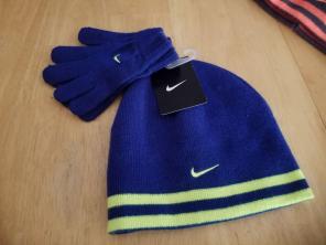 Boys sz 8/20 Nike hat and gloves.