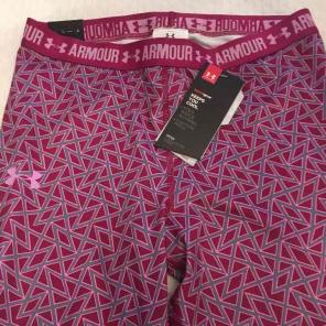 NWT girls Under Armour Capri size YLg