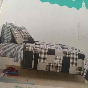 Quilt with shams full/queen
