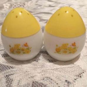 VTG Avon salt & pepper shakers