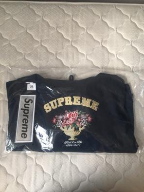 Supreme Centerpiece Hoodie (M)