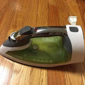 Black+Decker Xpress Steam Cord Reel Iron
