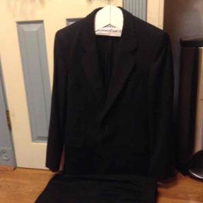 100% WOOL SUIT- 38R JACKET 31 WAIST