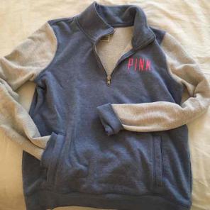 VS PINK sweatshirt with kangaroo pocket!