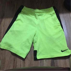 NIKE SIZE M